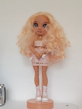 Rainbow High Georgia bloom Doll